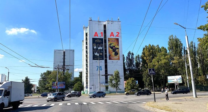 Космонавтов, 74